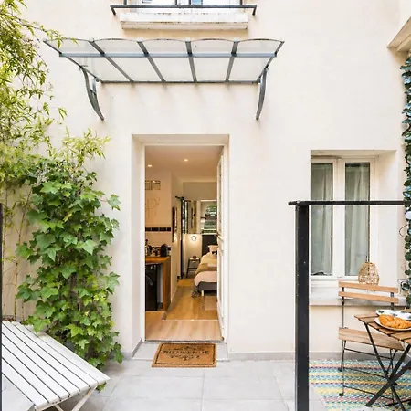 Charming Studio With Terrace Near Eiffel Tower-2
